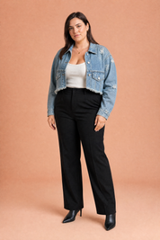 Veste en jean bleu délavé courte | Porté sur une autre silhouette | Lounelle Paris