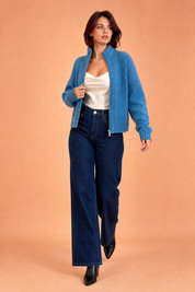 Gilet bleu zippé col montant | Vue en mouvement | Lounelle Paris