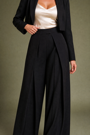 Pantalon large noir plis devant | Vue rapprochée | Lounelle Paris