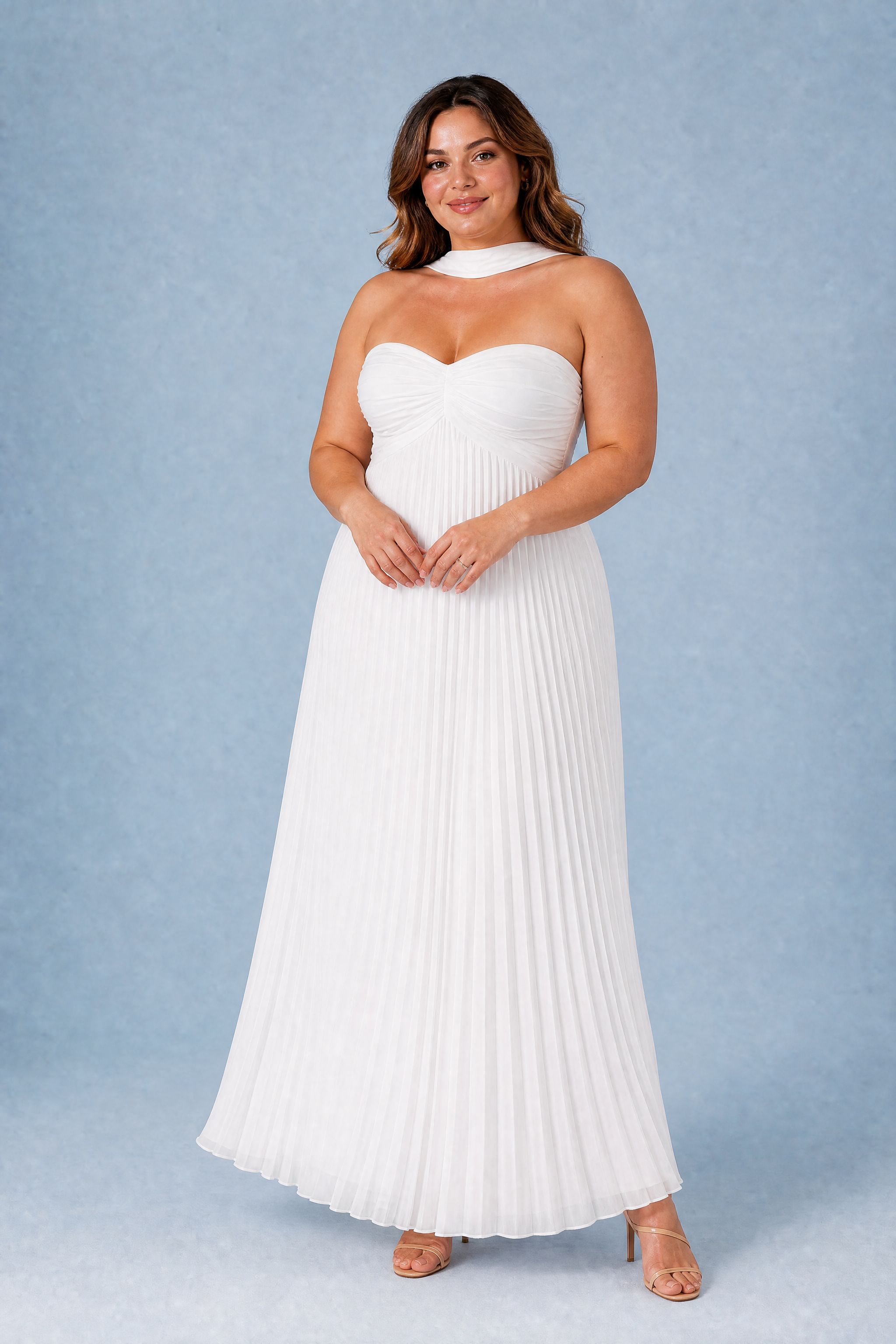 Robe longue plissée dos nu | Porté sur une silhouette plus ronde | Lounelle Paris