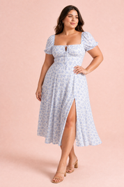 Robe bleue encolure carrée manches bouffantes | Porté sur une silhouette plus ronde | Lounelle Paris