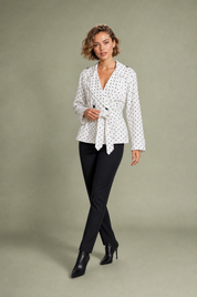 Trench blanc à pois ceinturé | Vue de face | Lounelle Paris