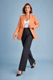 Blazer orange rayé coupe ample | Vue en mouvement | Lounelle Paris