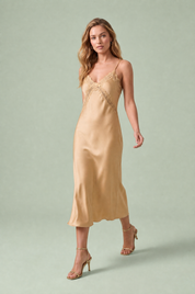 Robe midi satinée à bretelles | Vue en mouvement | Lounelle Paris