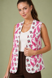 Gilet matelassé imprimé col V | Vue rapprochée | Lounelle Paris