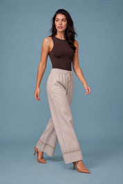 Pantalon large beige taille haute | Vue en mouvement | Lounelle Paris