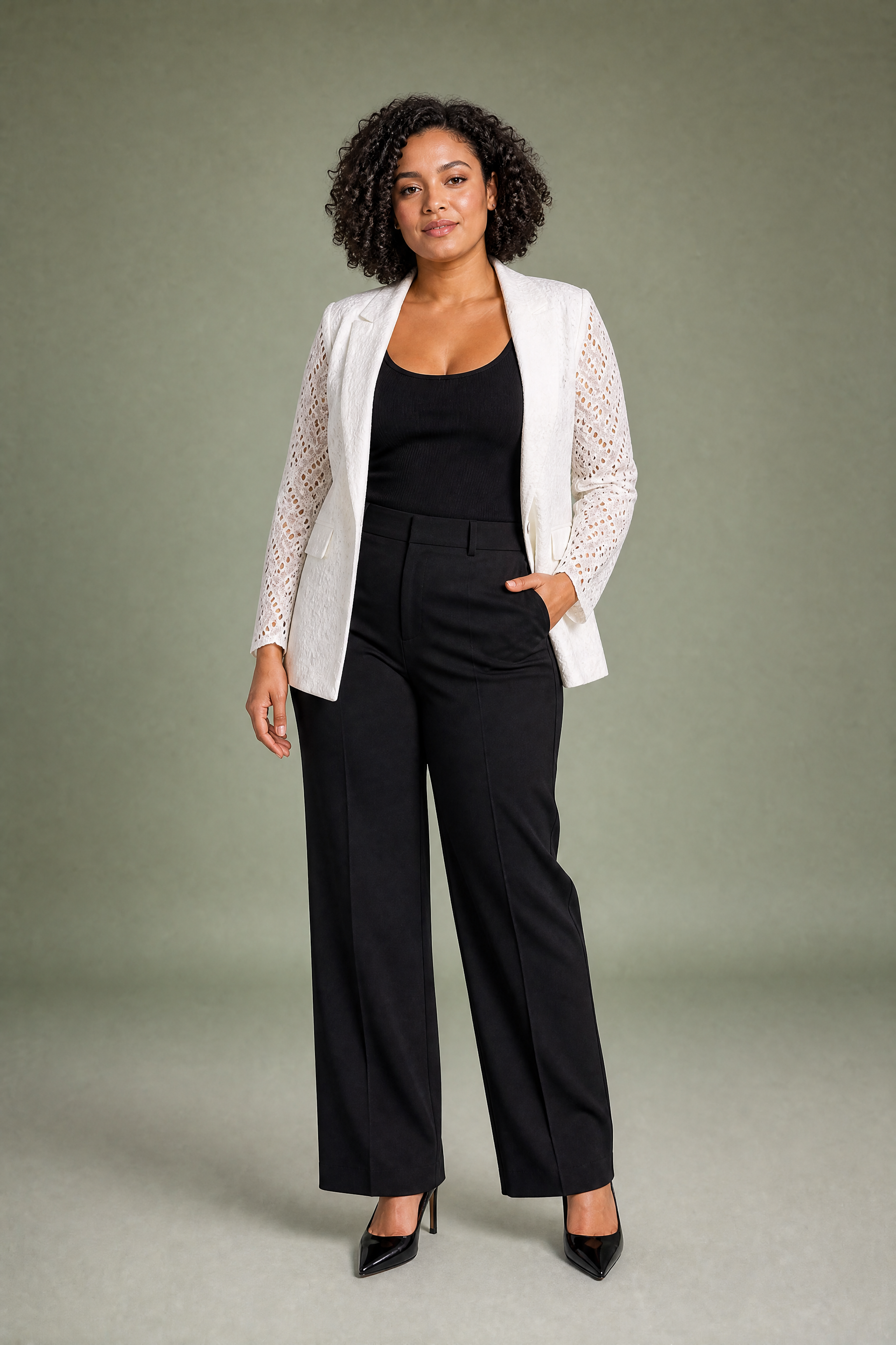 Blazer blanc ajouré mi-long | Porté sur une autre silhouette | Lounelle Paris