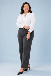 Blouse fluide col en V | Porté sur une silhouette plus ronde | Lounelle Paris