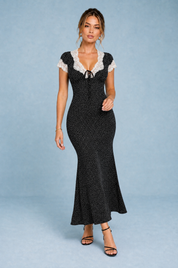 Robe noire à pois bordée de dentelle | Vue en mouvement | Lounelle Paris
