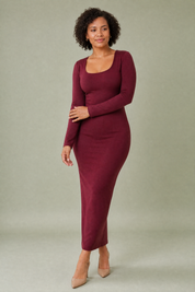 Robe longue bordeaux moulante col carré | Porté sur une autre silhouette | Lounelle Paris