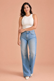 Jean bleu taille haute évasé | Porté sur une autre silhouette | Lounelle Paris