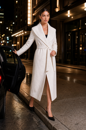 Manteau long col châle ceinturé | Variante Blanc - Lifestyle | Lounelle Paris