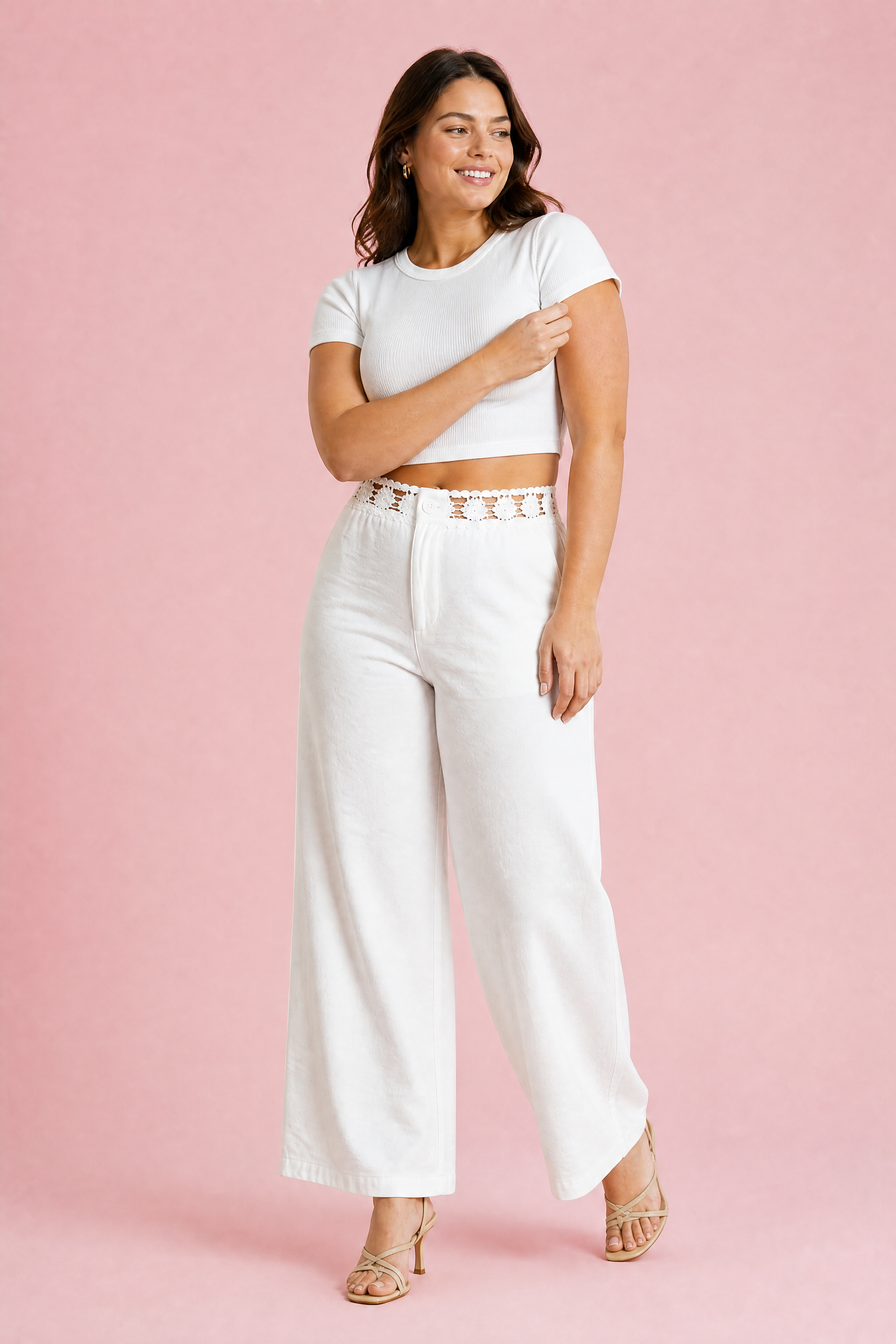 Pantalon large blanc ceinture dentelle | Porté sur une silhouette plus ronde | Lounelle Paris