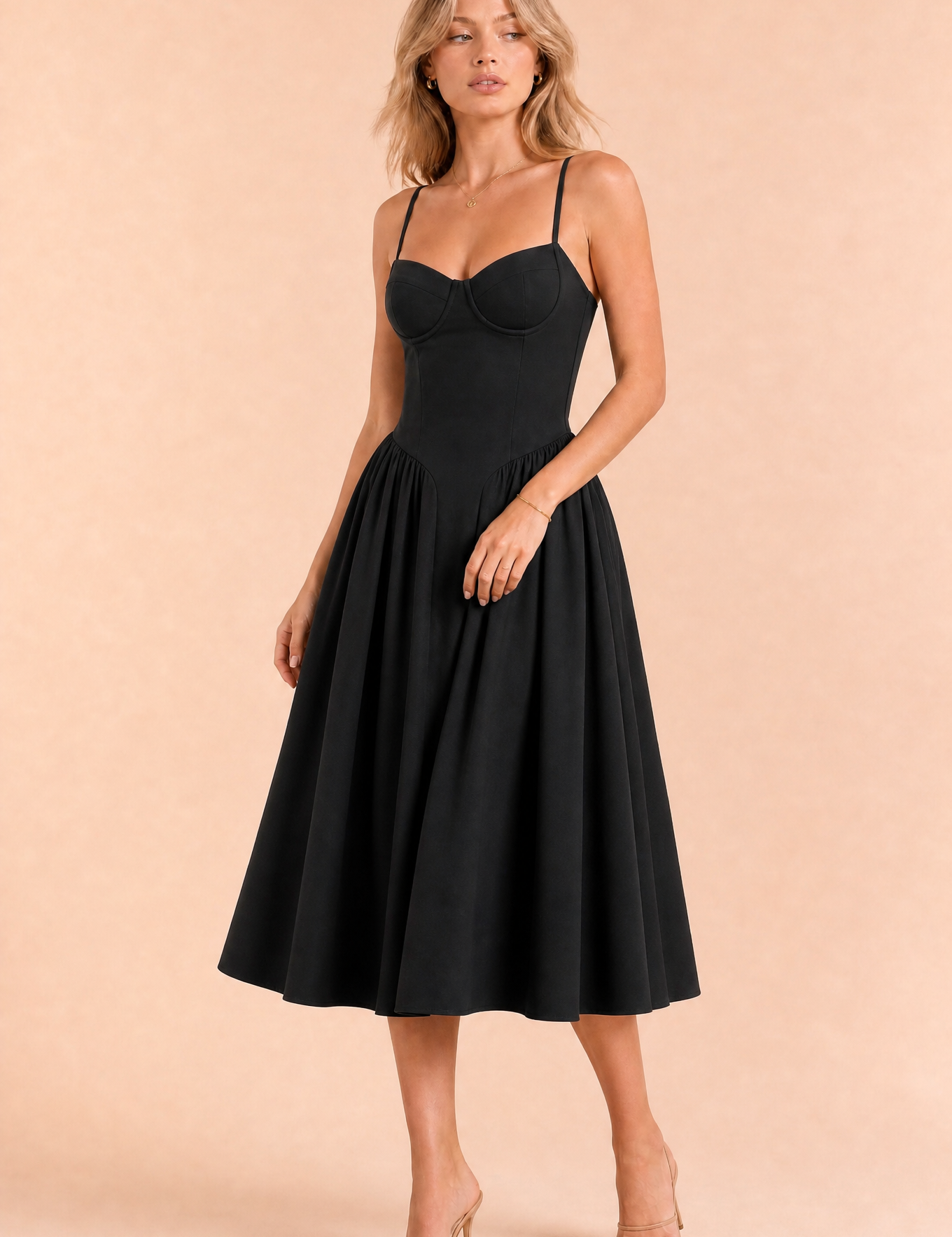 Robe midi à fines bretelles encolure droite | Variante Noir | Lounelle Paris