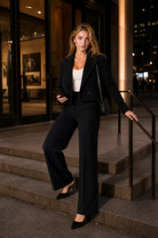 Blazer court ample à double boutonnage | Variante Noir - Lifestyle | Lounelle Paris