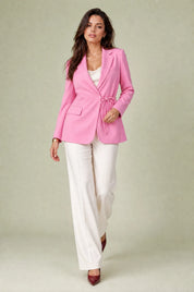 Blazer rose ample à épaulettes | Vue en mouvement | Lounelle Paris