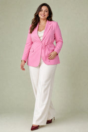 Blazer rose ample à épaulettes | Porté sur une silhouette plus ronde | Lounelle Paris