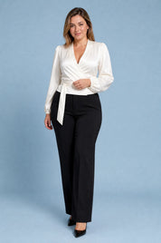 Blouse satinée cache-cœur | Porté sur une autre silhouette | Lounelle Paris