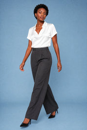 Blouse satinée encolure drapée | Vue en mouvement | Lounelle Paris