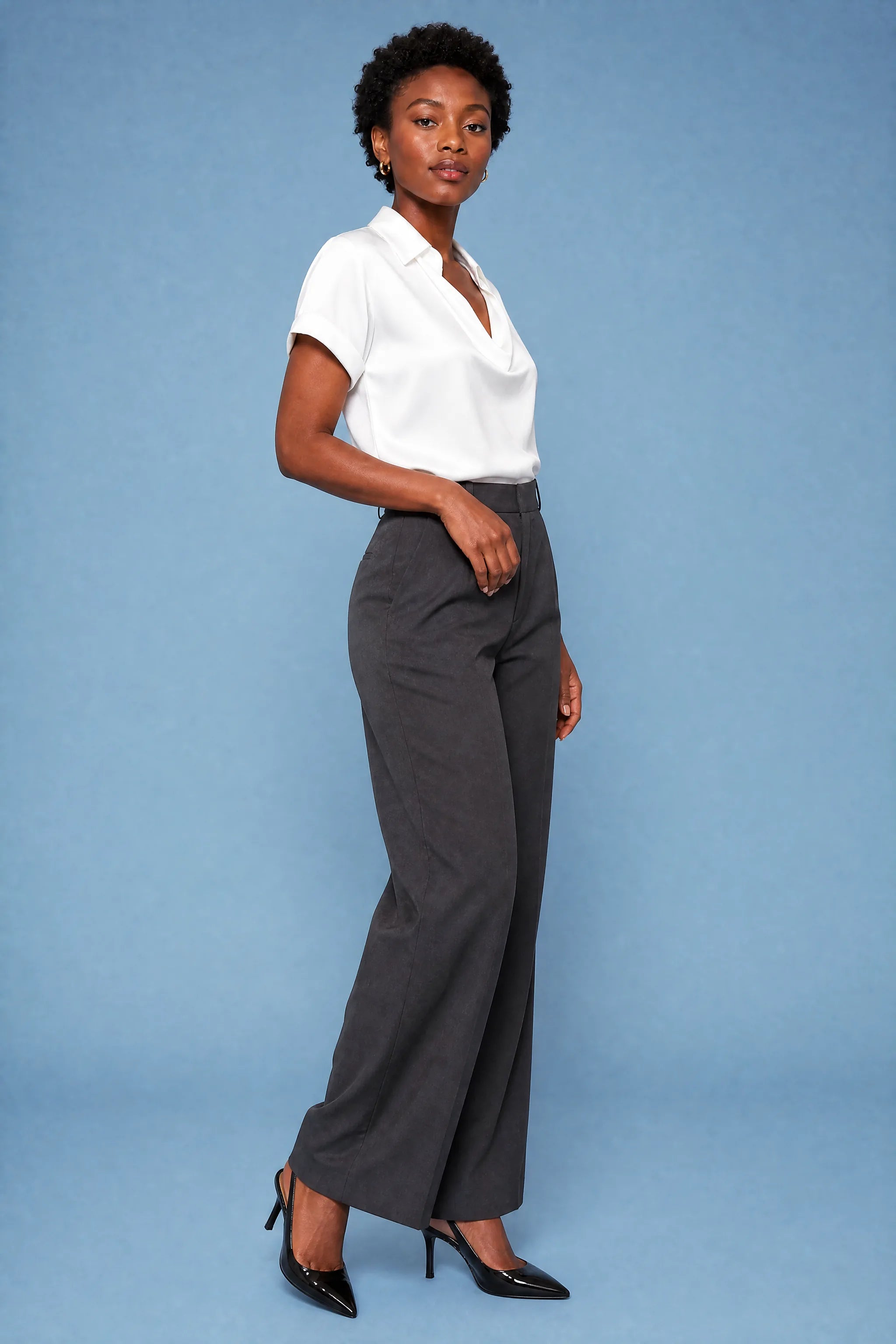 Blouse satinée encolure drapée | Vue de profil | Lounelle Paris