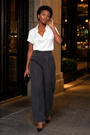 Blouse satinée encolure drapée | Deuxième photo lifestyle | Lounelle Paris