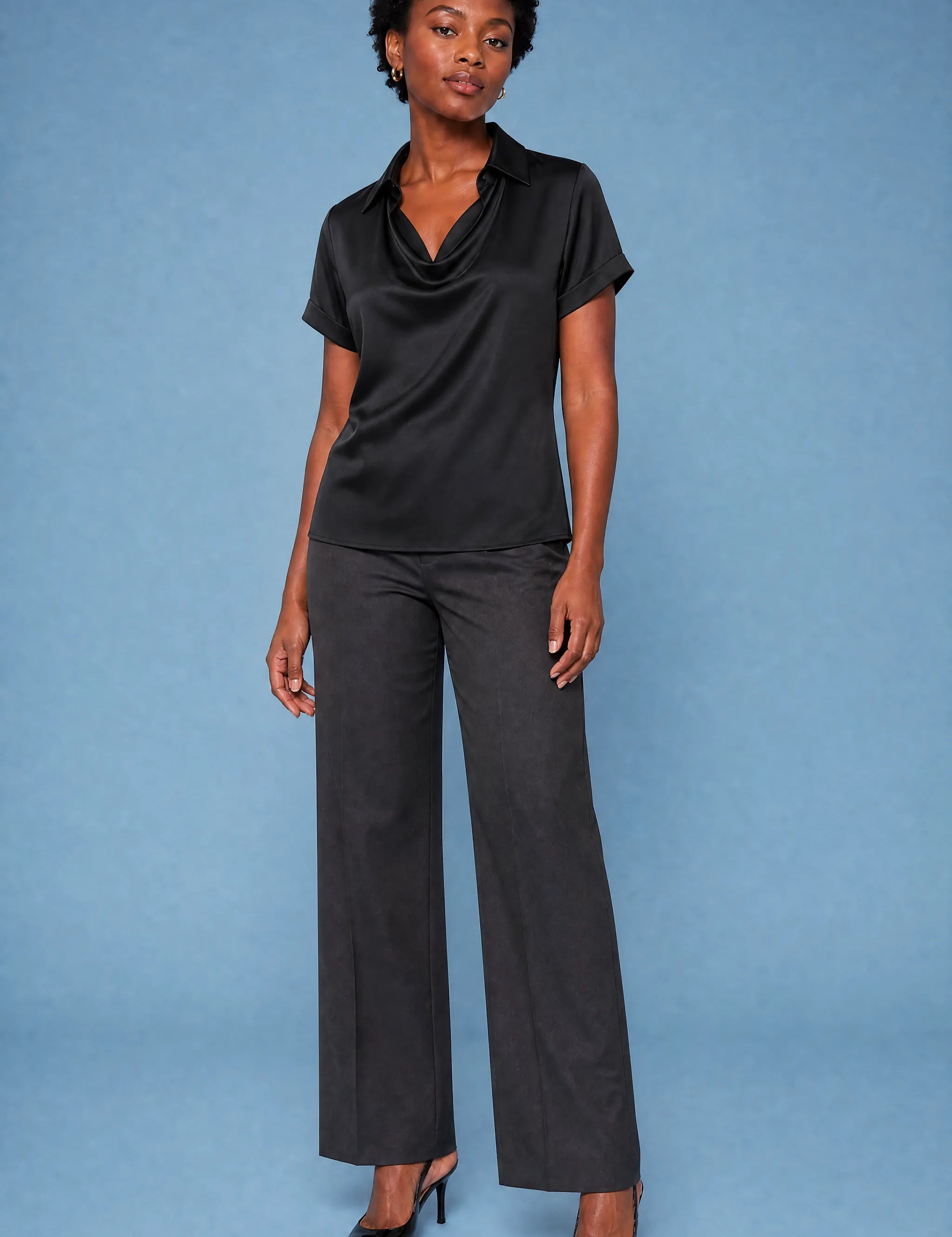 Blouse satinée encolure drapée | Variante Noir | Lounelle Paris