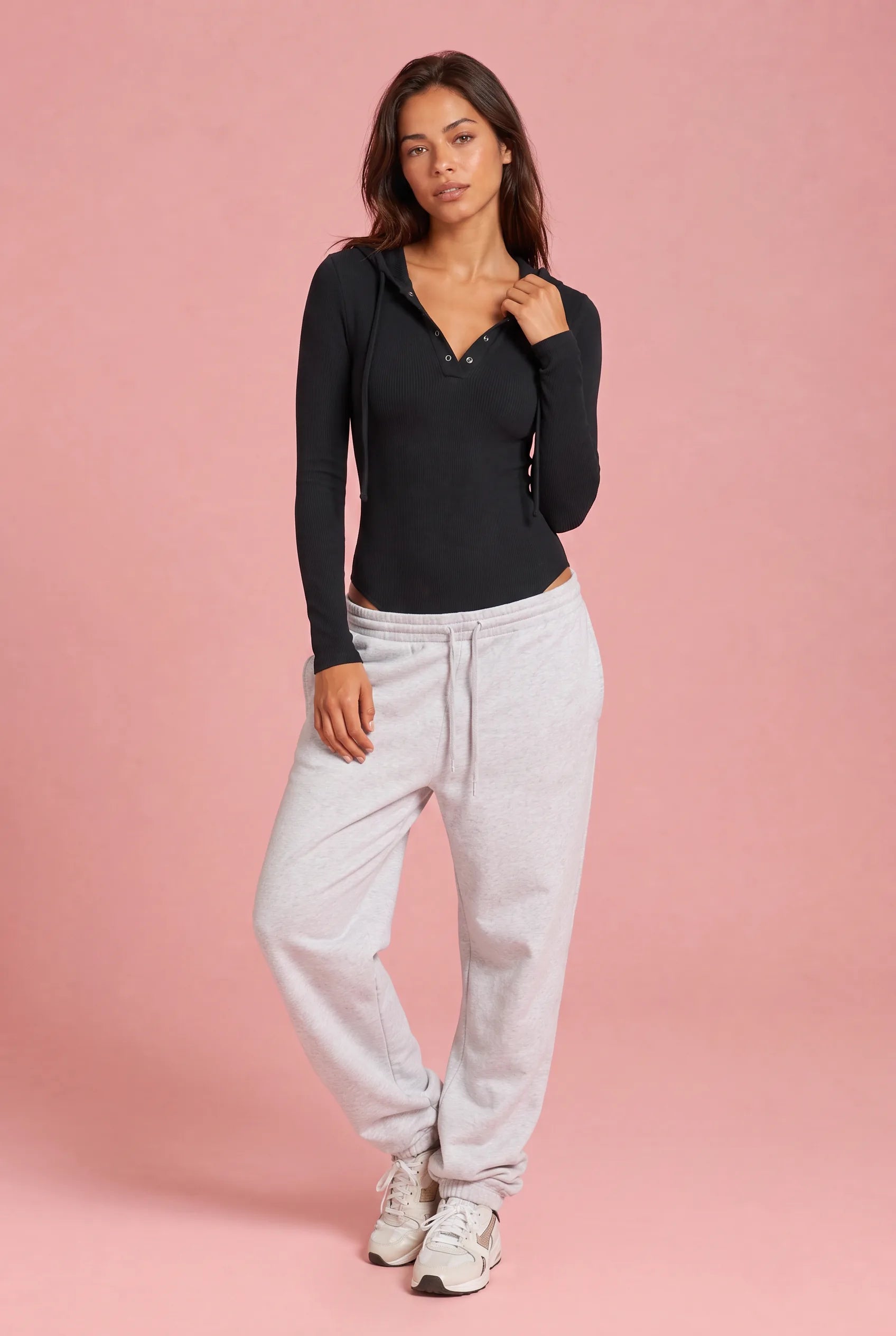 Body à capuche en maille côtelée | Variante Noir | Lounelle Paris