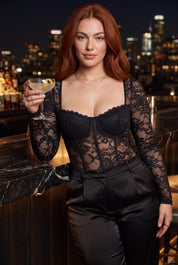 Body noir dentelle encolure carrée | Deuxième photo lifestyle | Lounelle Paris