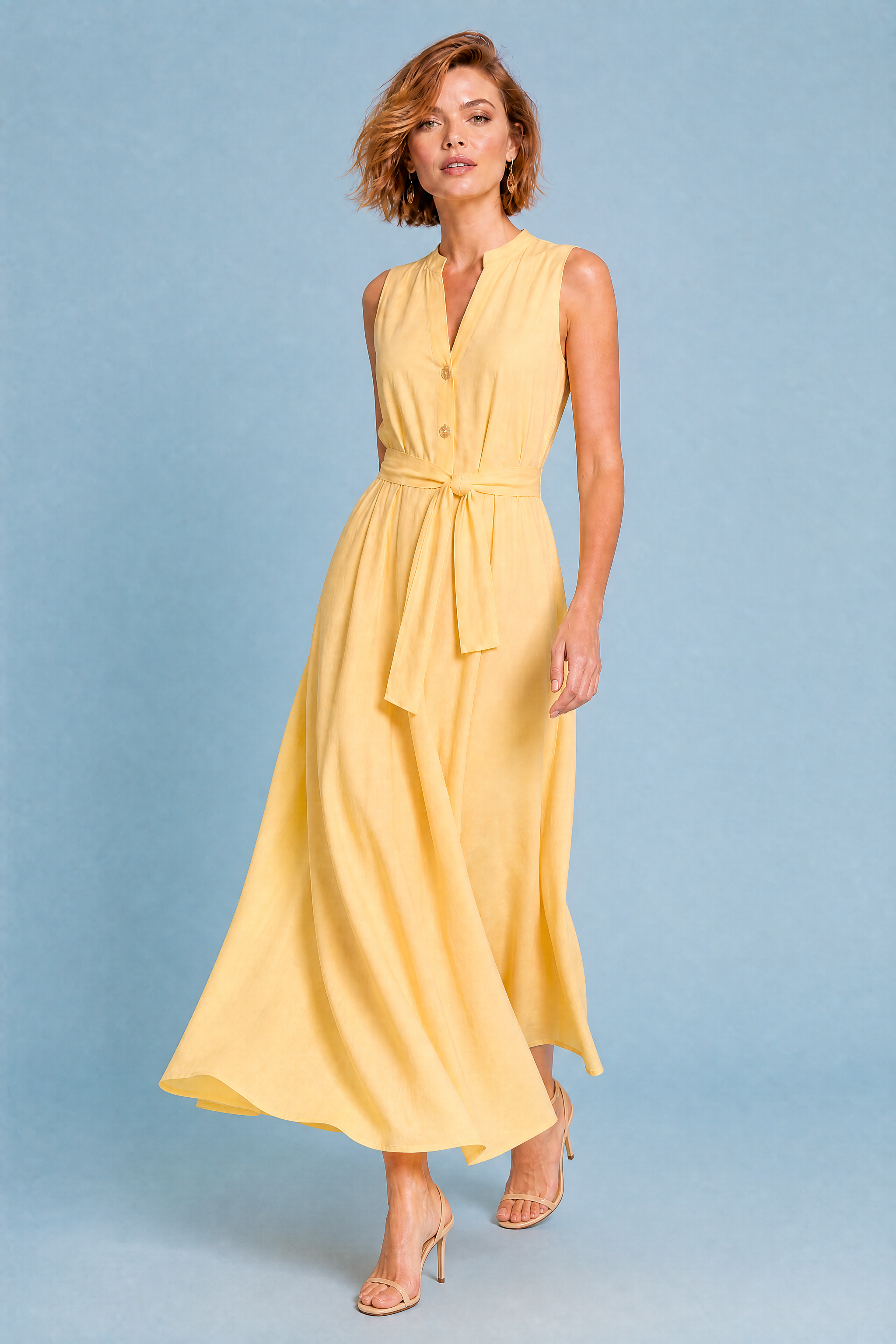 Robe jaune clair sans manches ceinturée | Vue en mouvement | Lounelle Paris