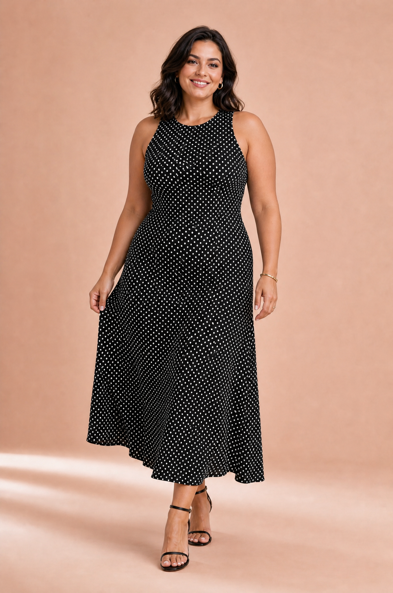Robe longue à pois dos nu | Porté sur une silhouette plus ronde | Lounelle Paris