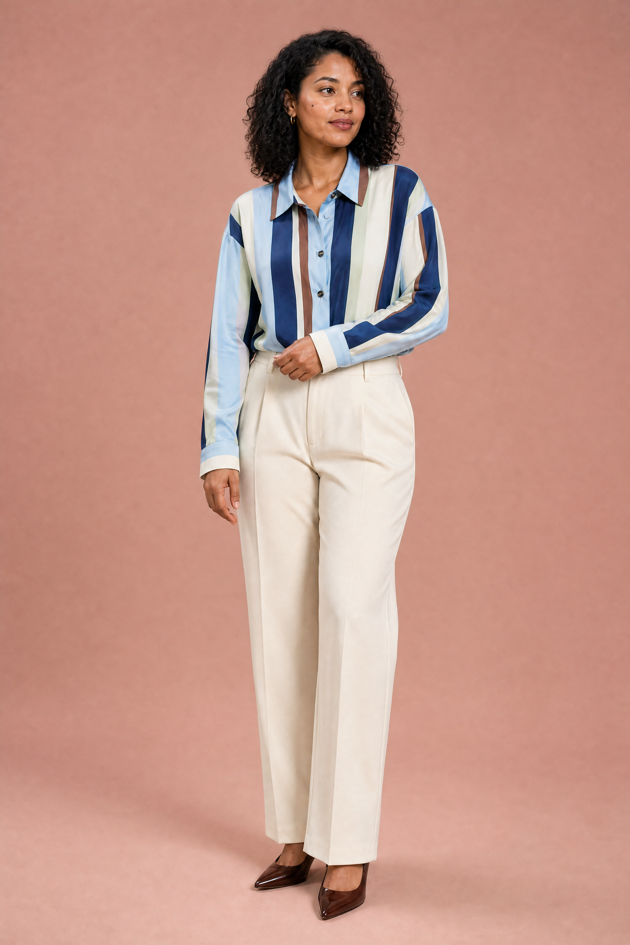 Chemise ample à rayures satinée | Porté sur une autre silhouette | Lounelle Paris