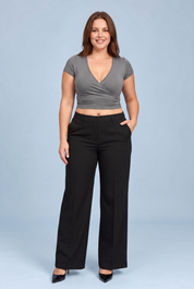 Crop top col V croisé | Porté sur une silhouette plus ronde | Lounelle Paris