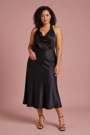 Robe noire col licou satinée | Porté sur une autre silhouette | Lounelle Paris