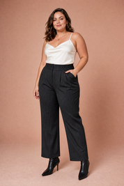 Pantalon tailleur rayé taille haute | Porté sur une silhouette plus ronde | Lounelle Paris