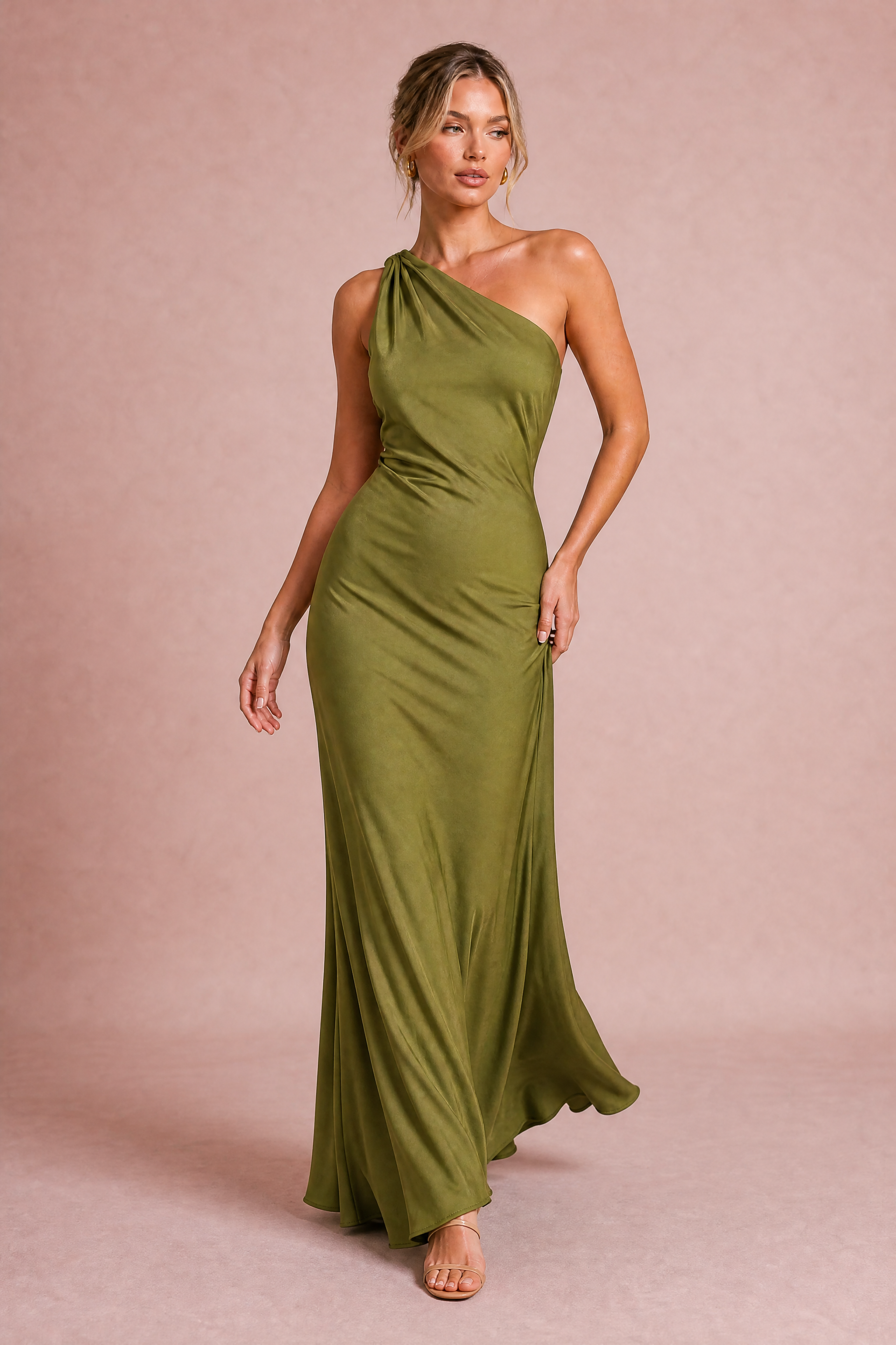 Robe vert olive asymétrique dos nu | Vue en mouvement | Lounelle Paris