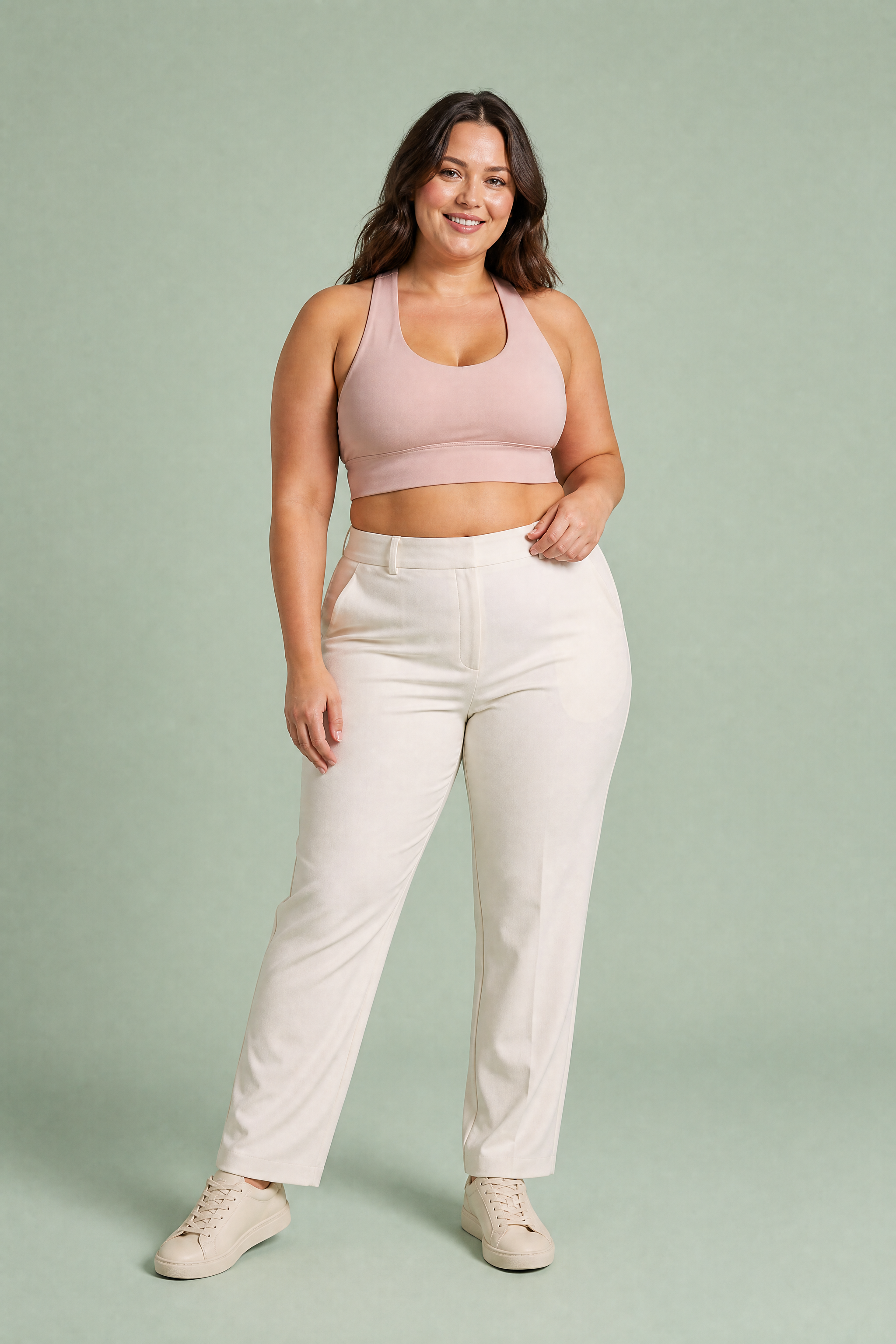 Brassière moulante dos nu | Porté sur une silhouette plus ronde | Lounelle Paris