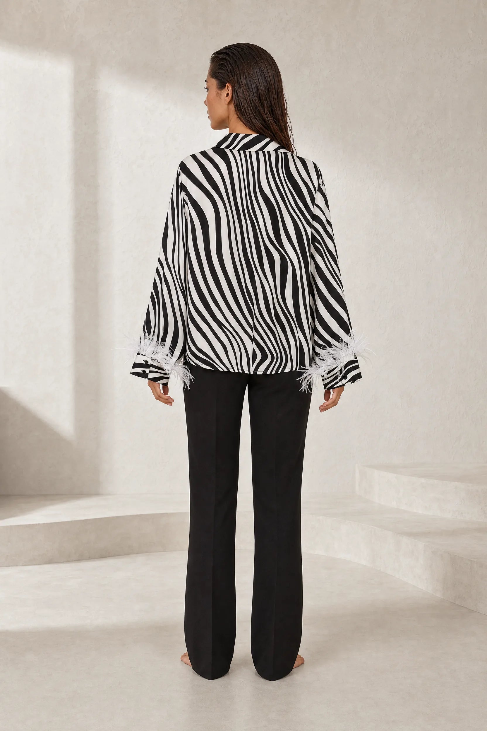 Chemise noire imprimé zébré à plumes | Lounelle Paris