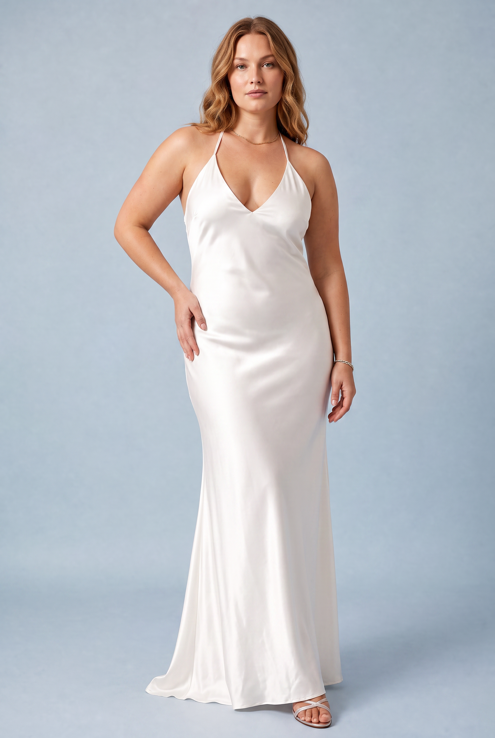Robe blanche satinée dos nu | Porté sur une autre silhouette | Lounelle Paris