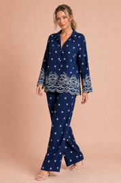 Ensemble bleu marine ample brodé | Vue en mouvement | Lounelle Paris