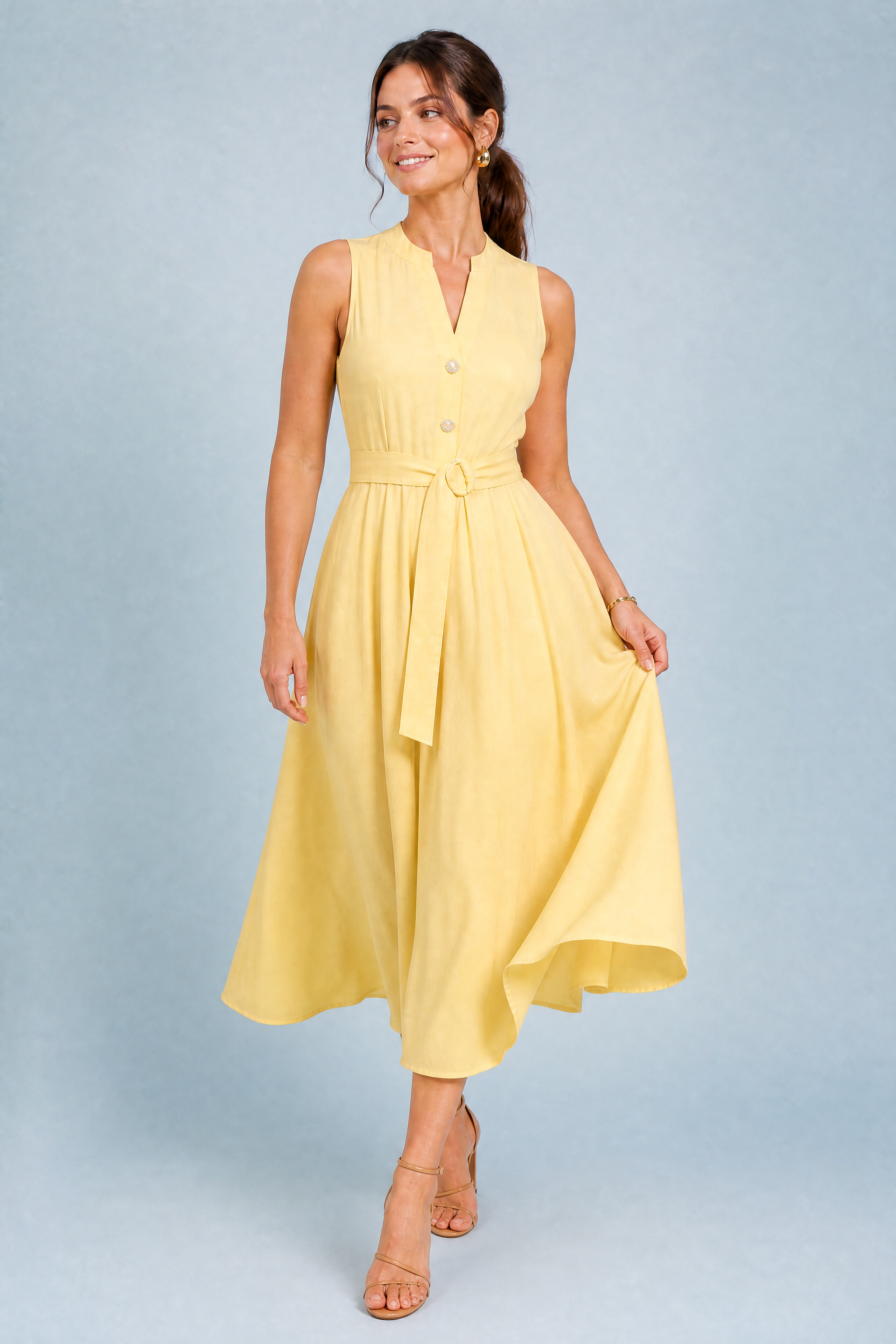 Robe jaune col en V ceinturée | Vue en mouvement | Lounelle Paris