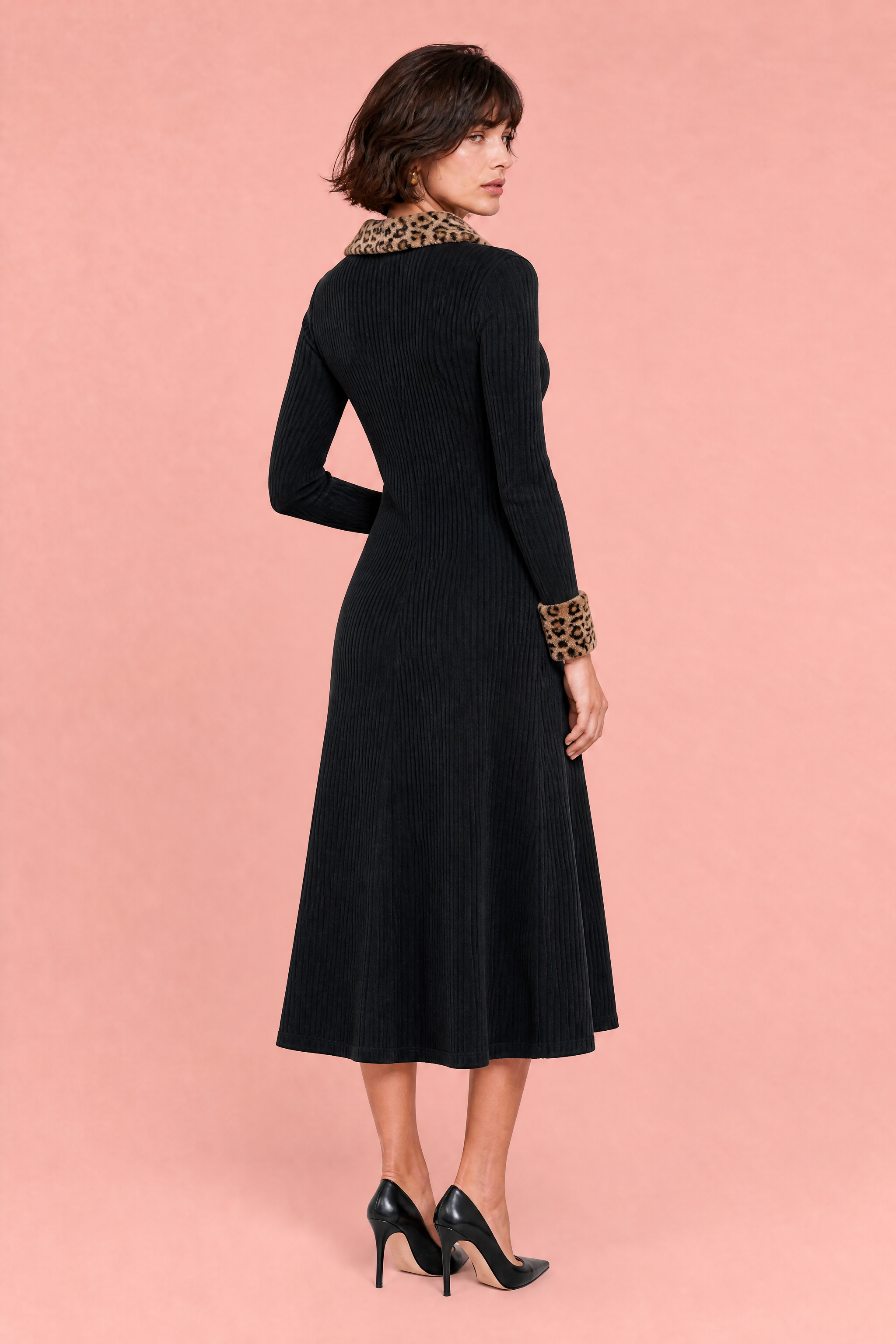 Robe noire col V léopard | Vue de dos | Lounelle Paris