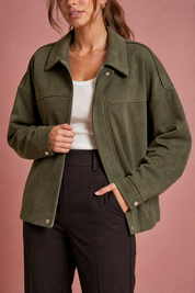 Veste ample vert armée col chemise | Vue rapprochée | Lounelle Paris