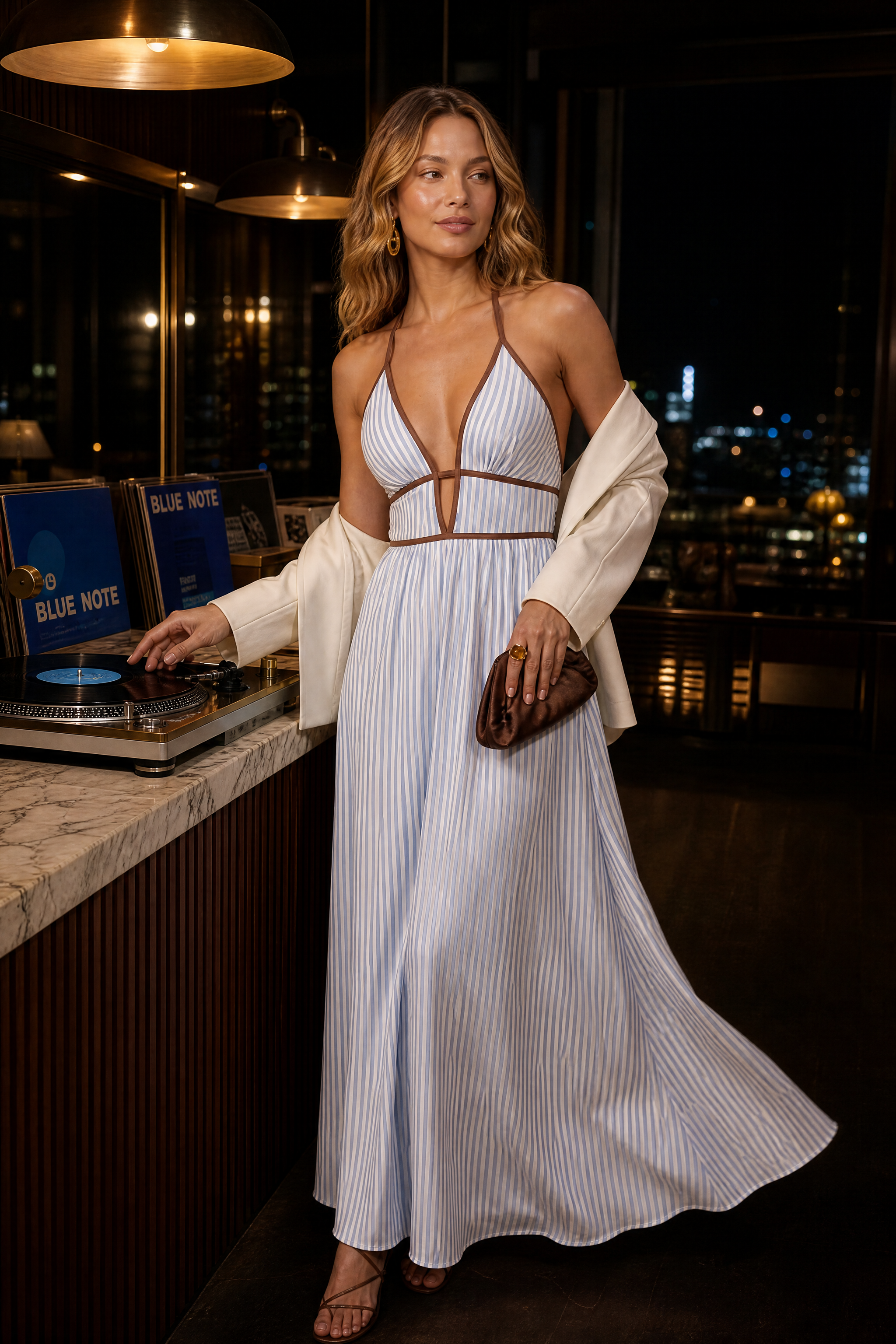Robe longue rayée dos nu | Deuxième photo lifestyle | Lounelle Paris