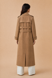 Trench long camel double ceinture | Vue de dos | Lounelle Paris