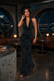 Robe longue gris anthracite col halter | Deuxième photo lifestyle | Lounelle Paris