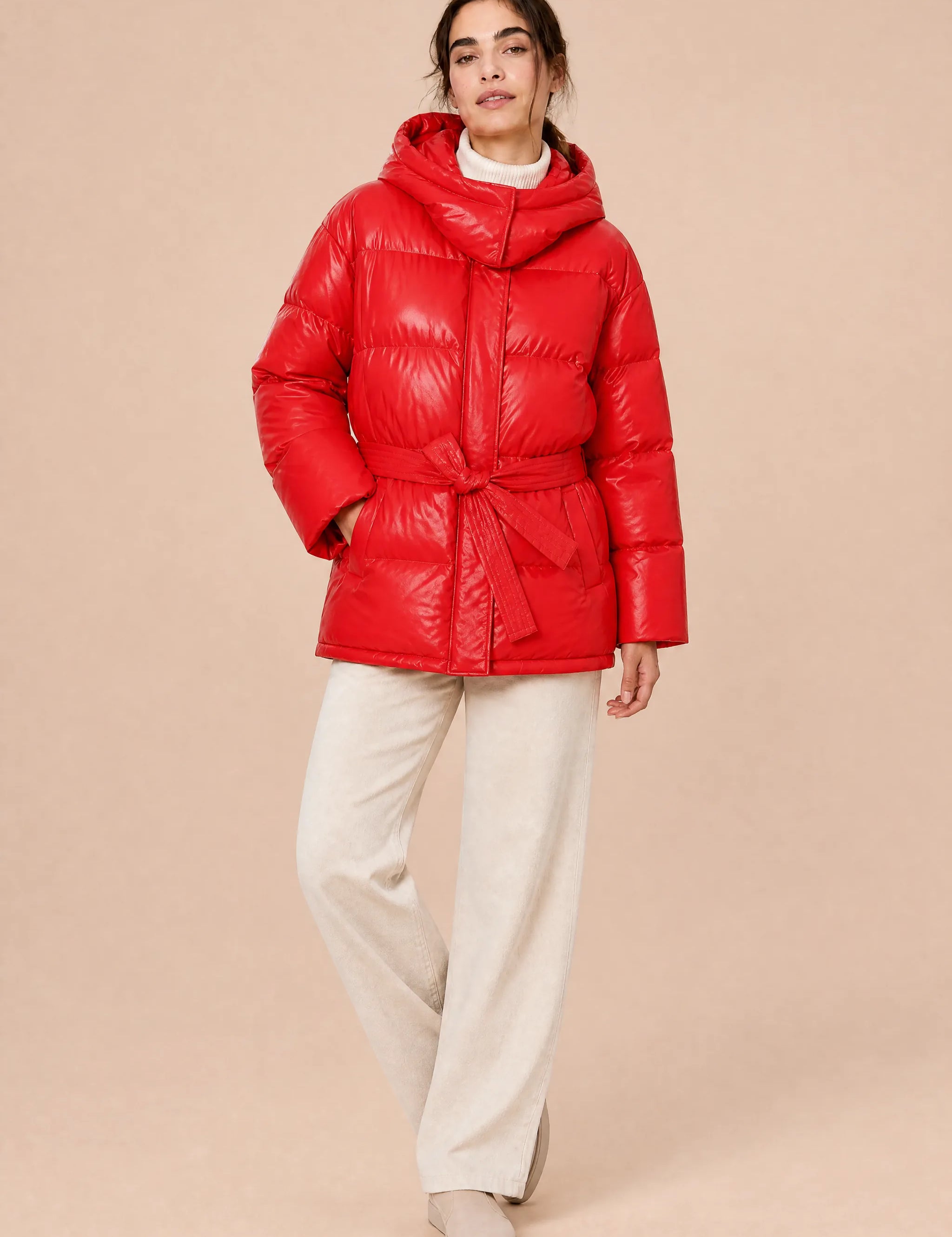 Doudoune mi-longue à capuche | Variante Rouge | Lounelle Paris