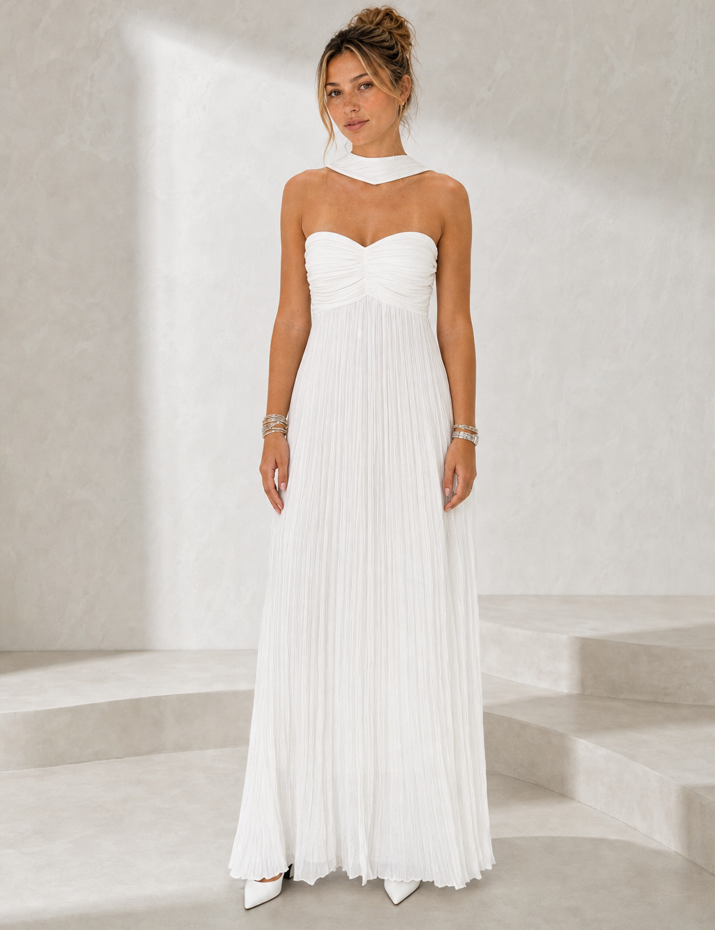Robe longue plissée dos nu vue de face - Lounelle Paris