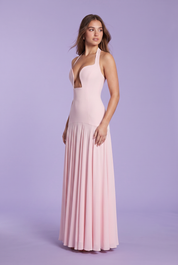 Robe longue col halter dos nu porté sur morphologie réelle 1