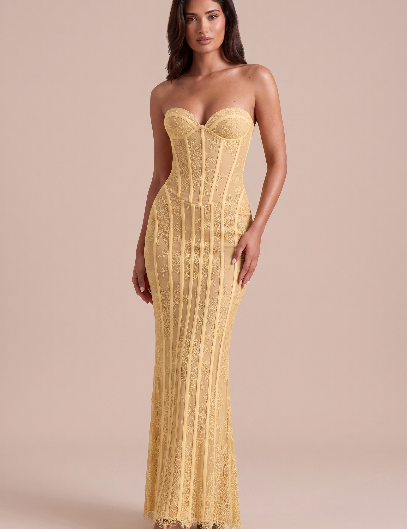 Robe bustier en dentelle dos lacé variante jaune