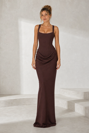 Robe longue encolure carrée drapée variante marron